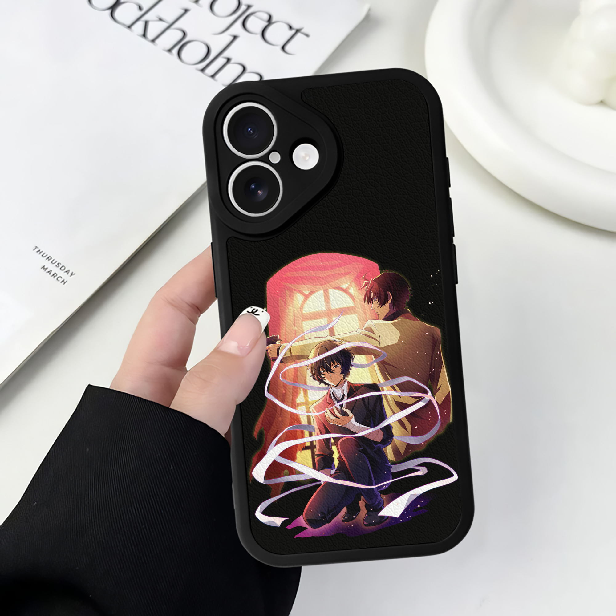 （画像用） 文豪ストレイドッグス Bungo Stray Dogs 【iPhone 16シリーズ対応】シリコンスマホケース（レザー調） 材質：シリコン